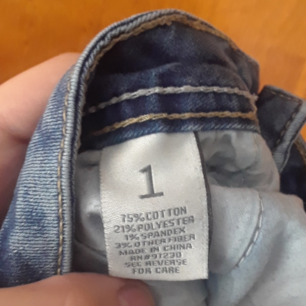 Almost Famous Ripped Jeans. - Picture 3 of 4